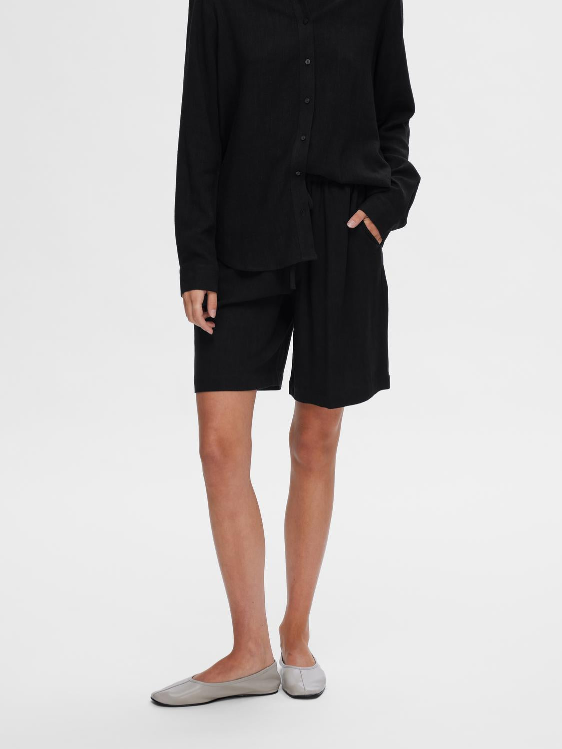 SLFVIVA Shorts - Black